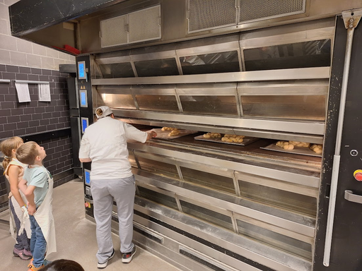 Backen beim Bäcker