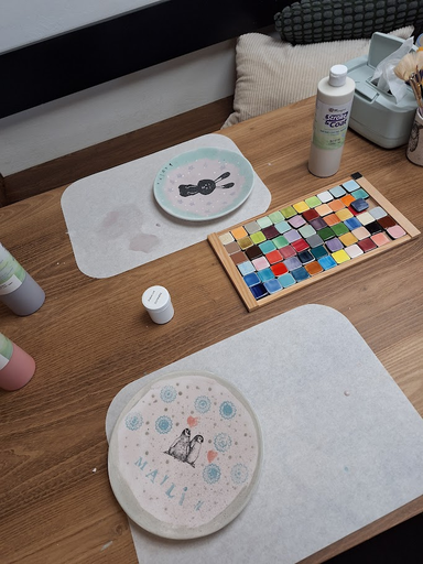 Keramikmalen im Atelier Janella