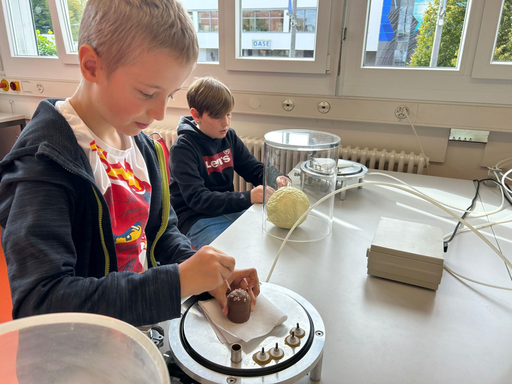 Besuch beim PSI Schülerlabor iLab