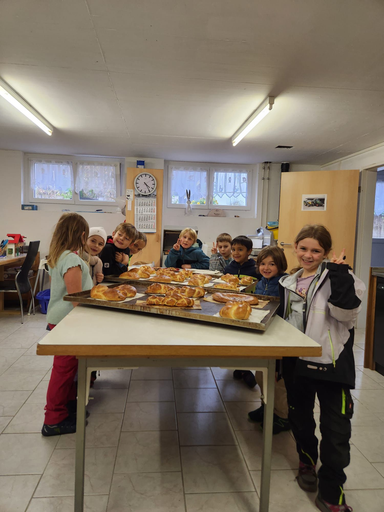 Bauernhofbesuch mit Zopfteigtierli backen